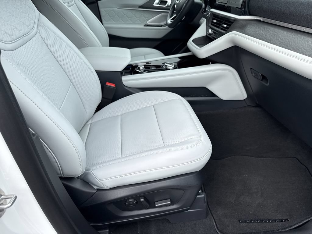 New 2026 Ford Explorer Platinum w/ LUX Leather Package AWD/4WD image 13