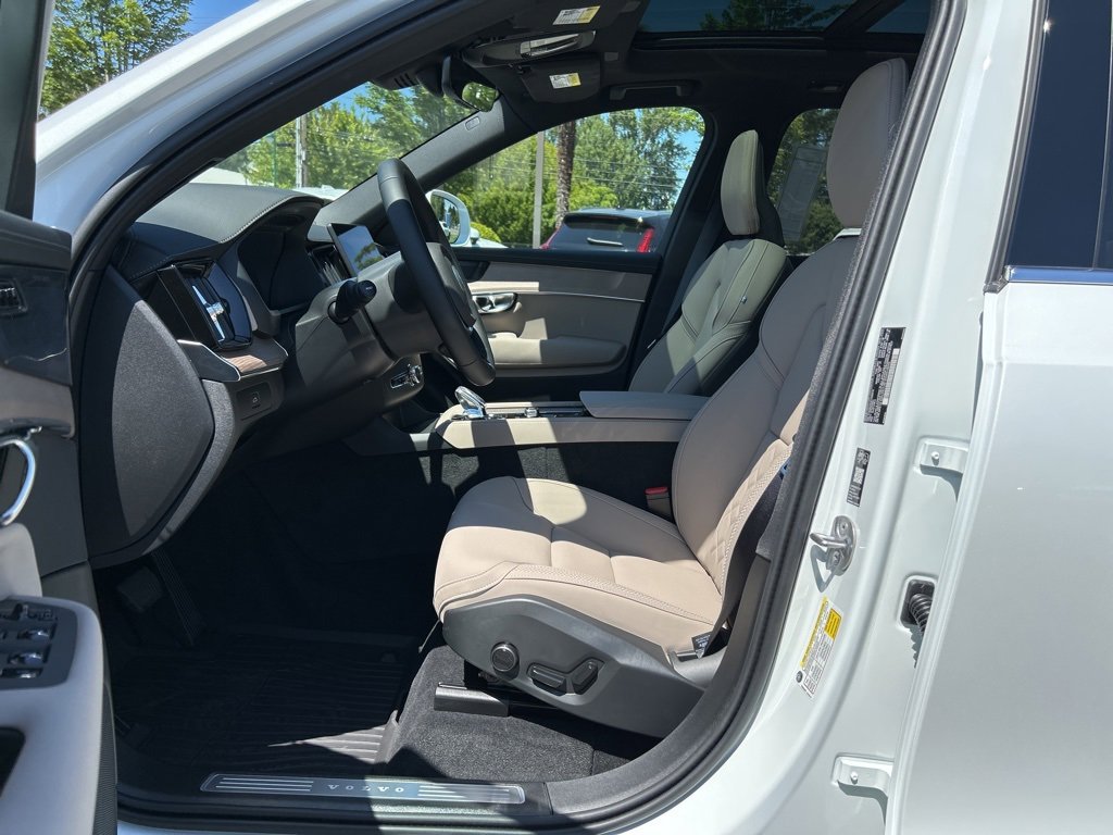 New 2026 Volvo XC90 B6 Plus w/ Protection Package Premier image 4