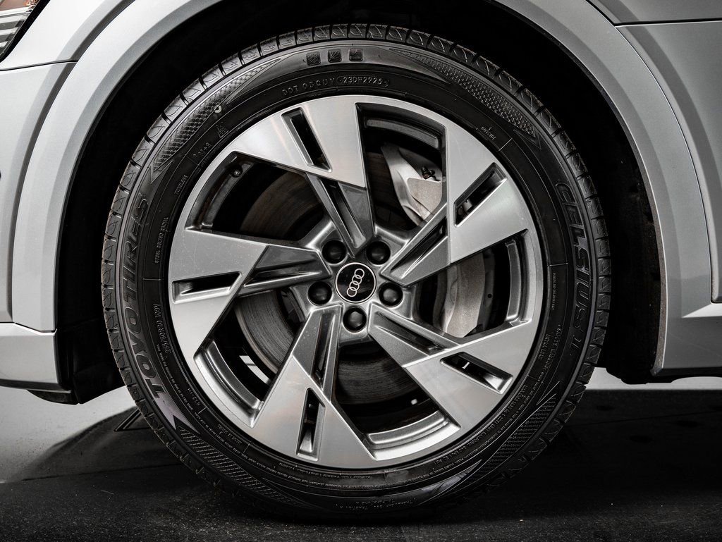 Used 2022 Audi e-tron Premium w/ Convenience Plus Package image 13