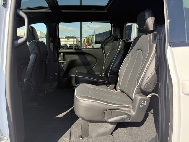 New 2026 Chrysler Pacifica Limited w/ S Appearance Package image 34