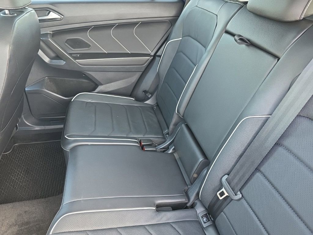 Used 2024 Volkswagen Tiguan SEL R-Line image 18