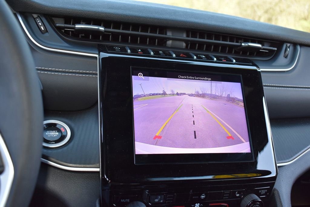 Used 2024 Jeep Grand Cherokee Altitude image 21