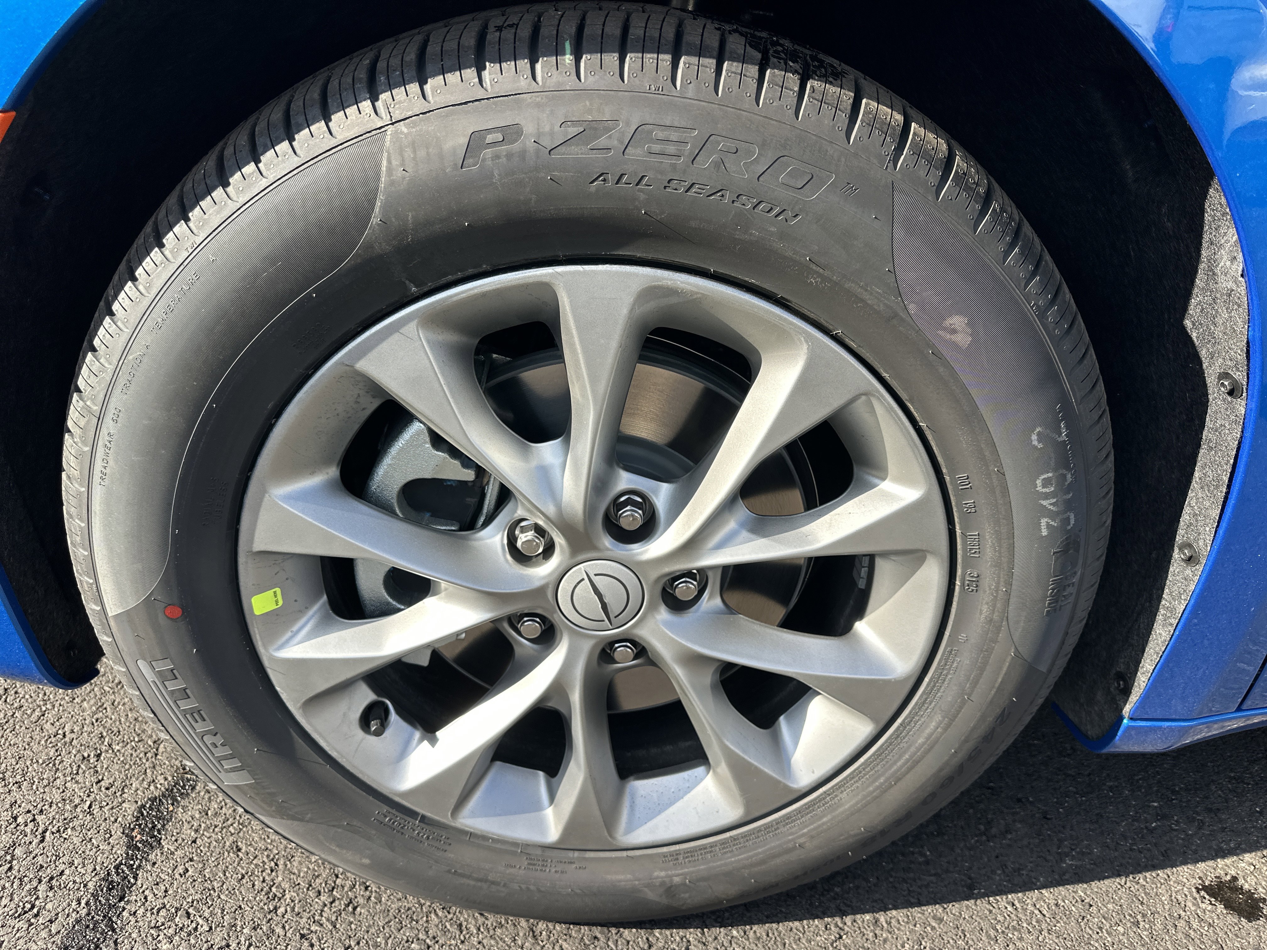 New 2026 Chrysler Pacifica Limited w/ Uconnect Theater Family Group image 35