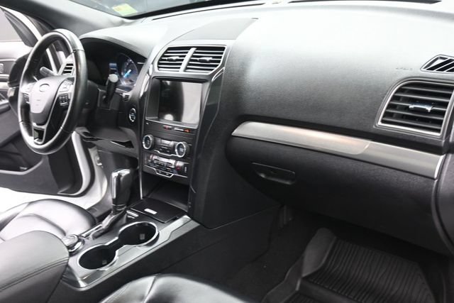 Used 2019 Ford Explorer XLT w/ Equipment Group 202A AWD/4WD image 30