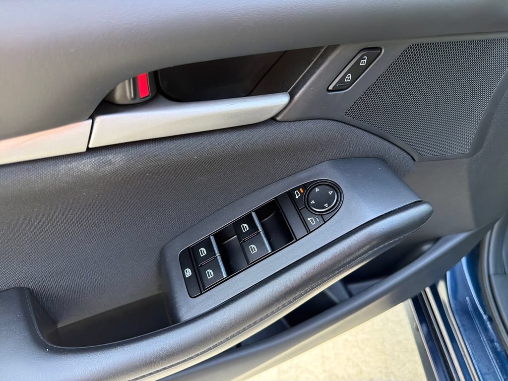 Used 2022 MAZDA MAZDA3 s FWD image 16
