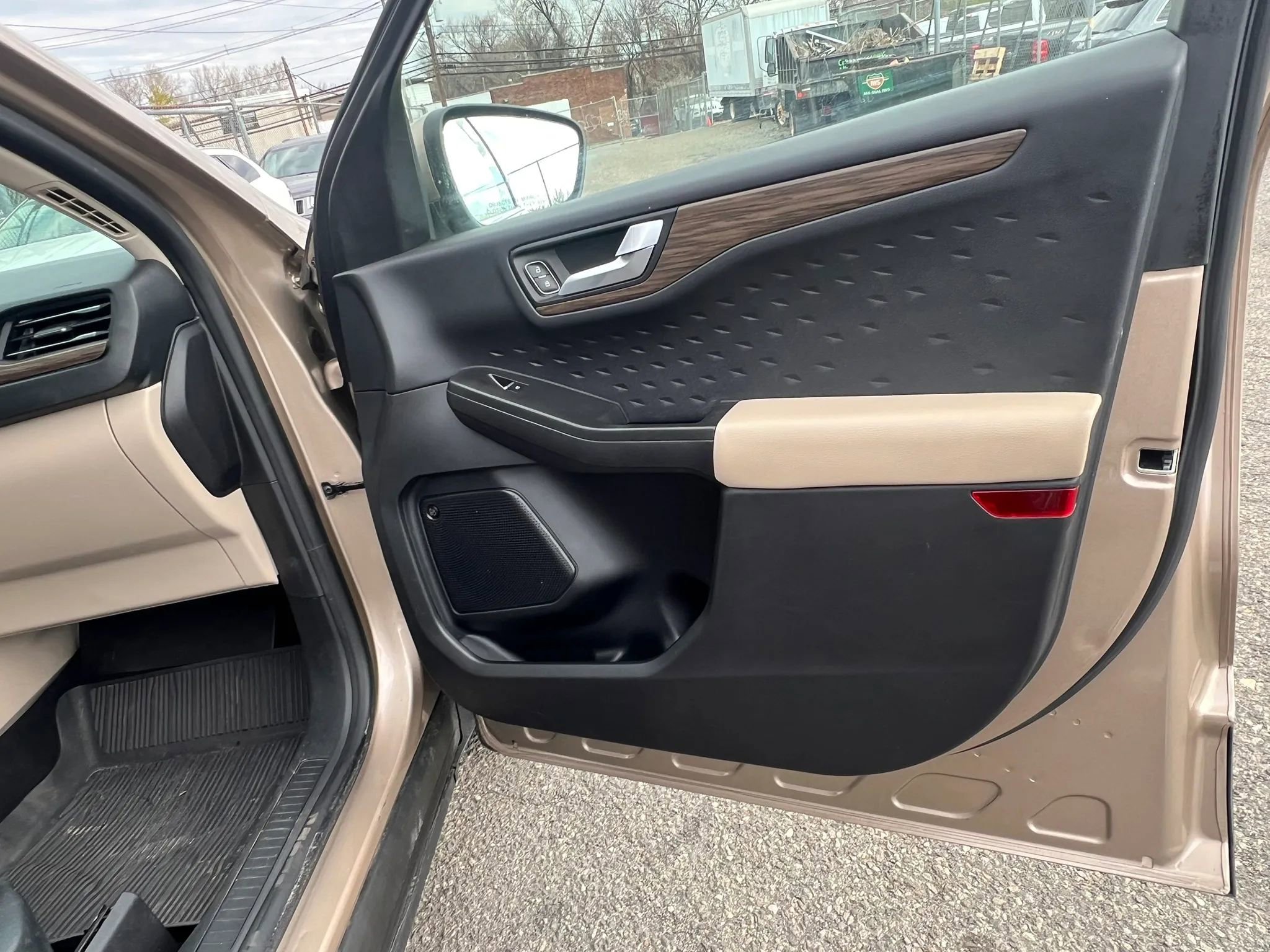 Used 2020 Ford Escape Titanium w/ Titanium Premium Package 2.0 image 30