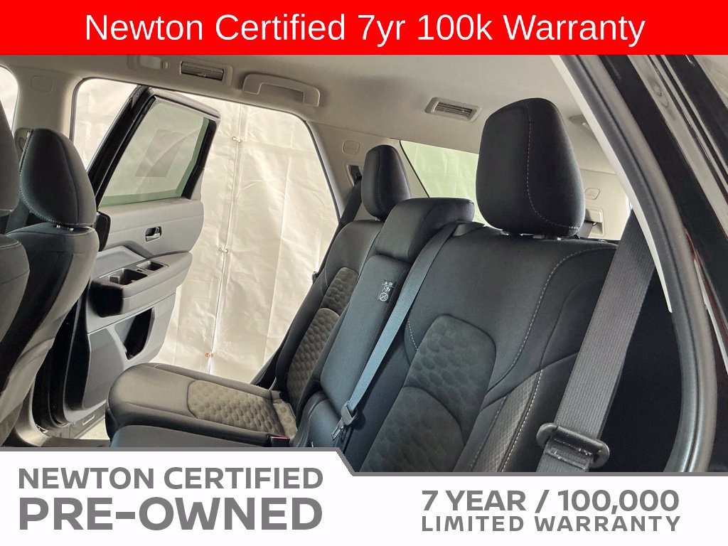 Used 2025 Nissan Pathfinder SV FWD image 17