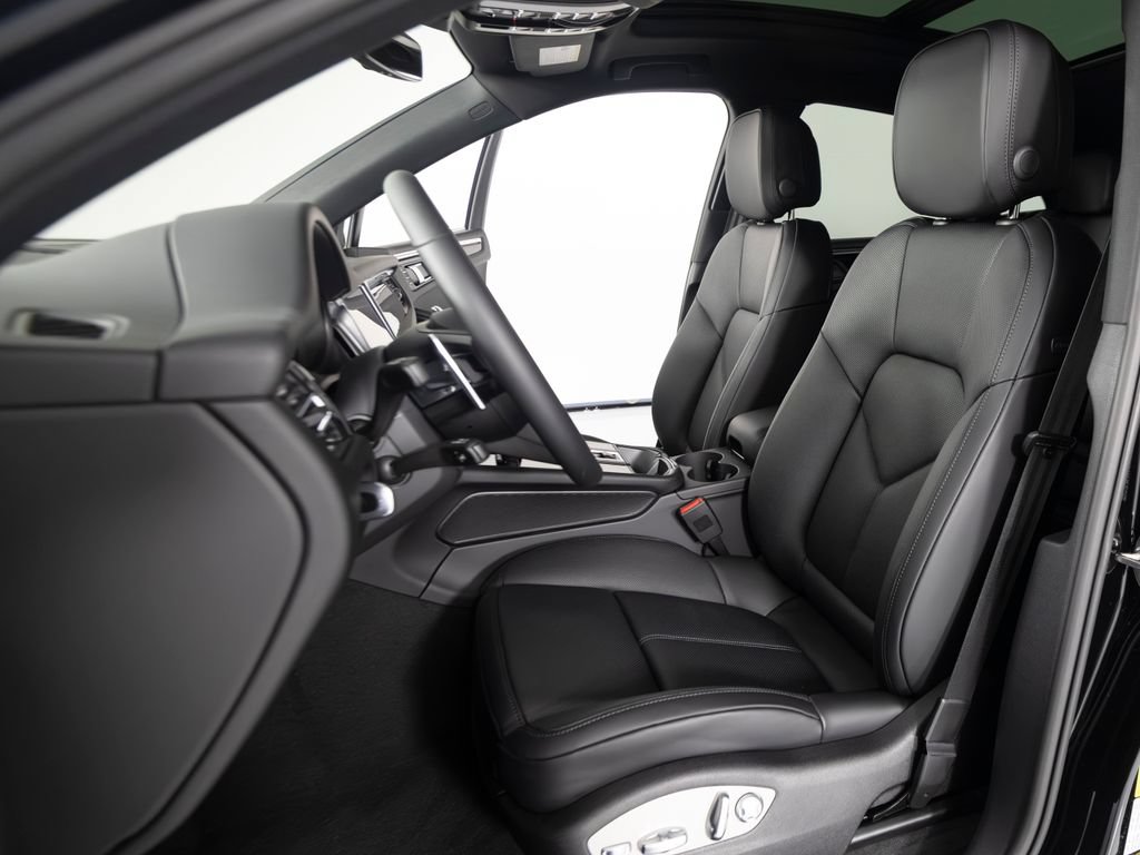 New 2026 Porsche Macan AWD/4WD image 5