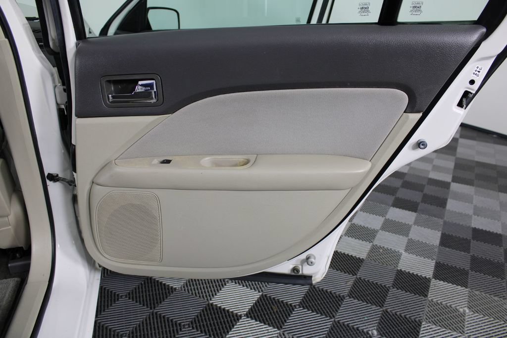 Used 2010 Ford Fusion SE FWD image 21