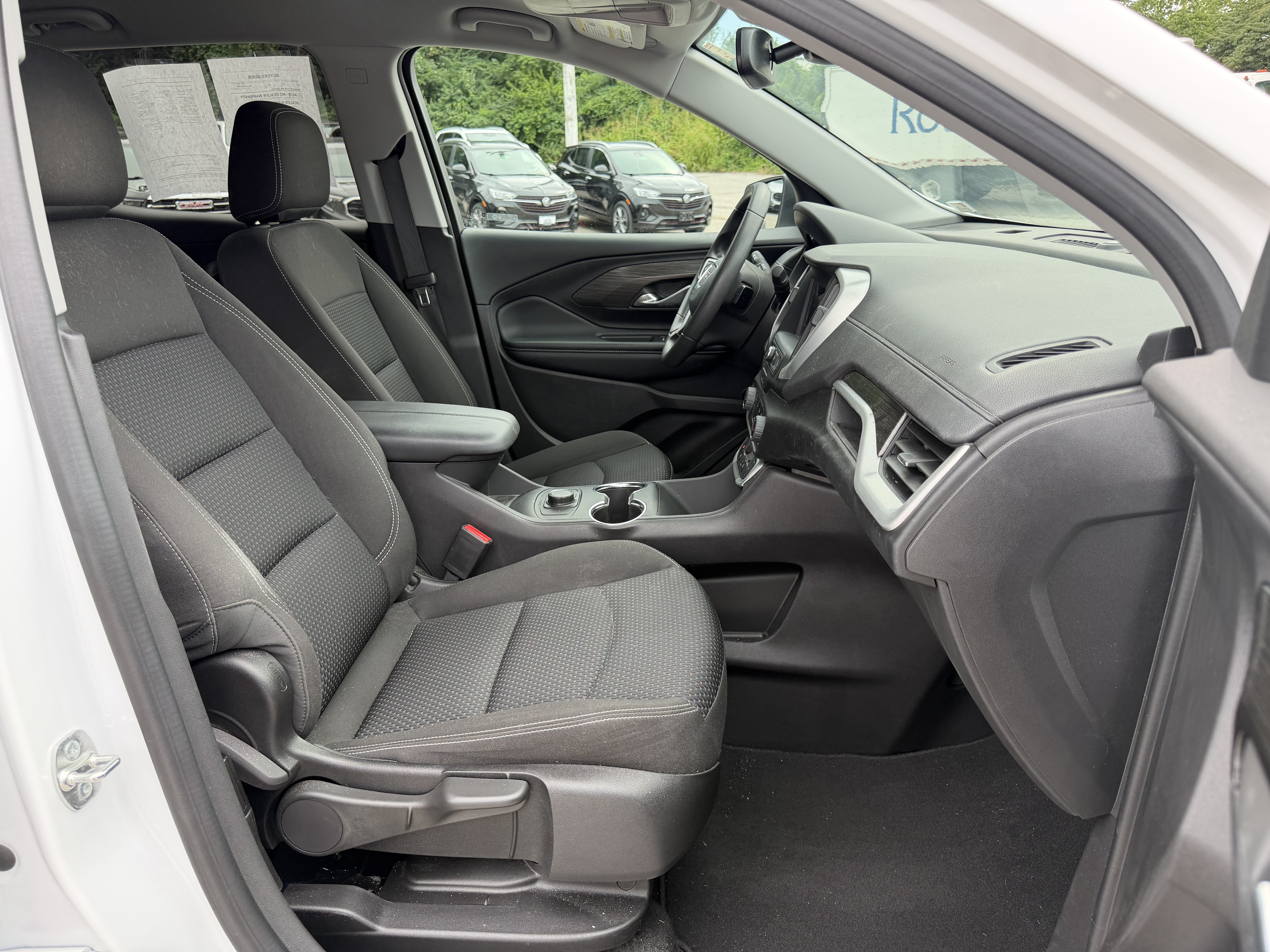 Used 2024 GMC Terrain SLE FWD image 11