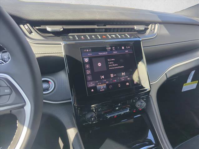 New 2025 Jeep Grand Cherokee Altitude image 9