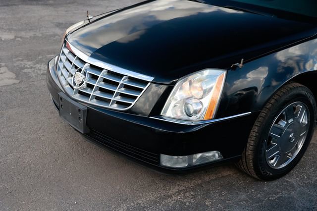 Used 2006 Cadillac DTS Limousine image 30