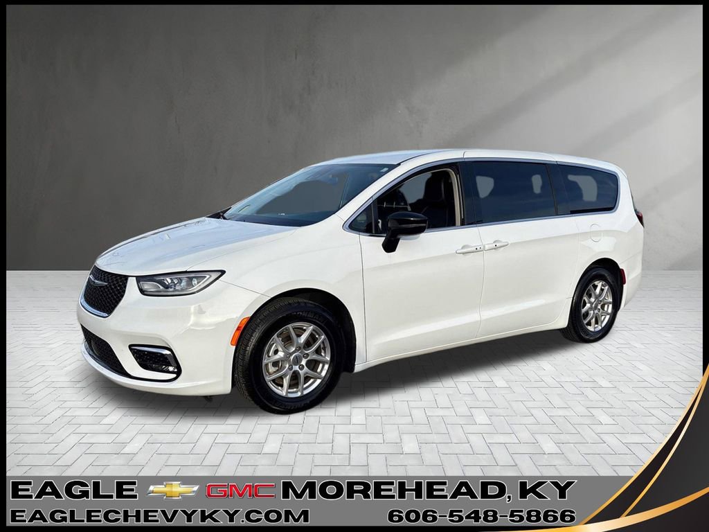 Used 2024 Chrysler Pacifica Touring-L