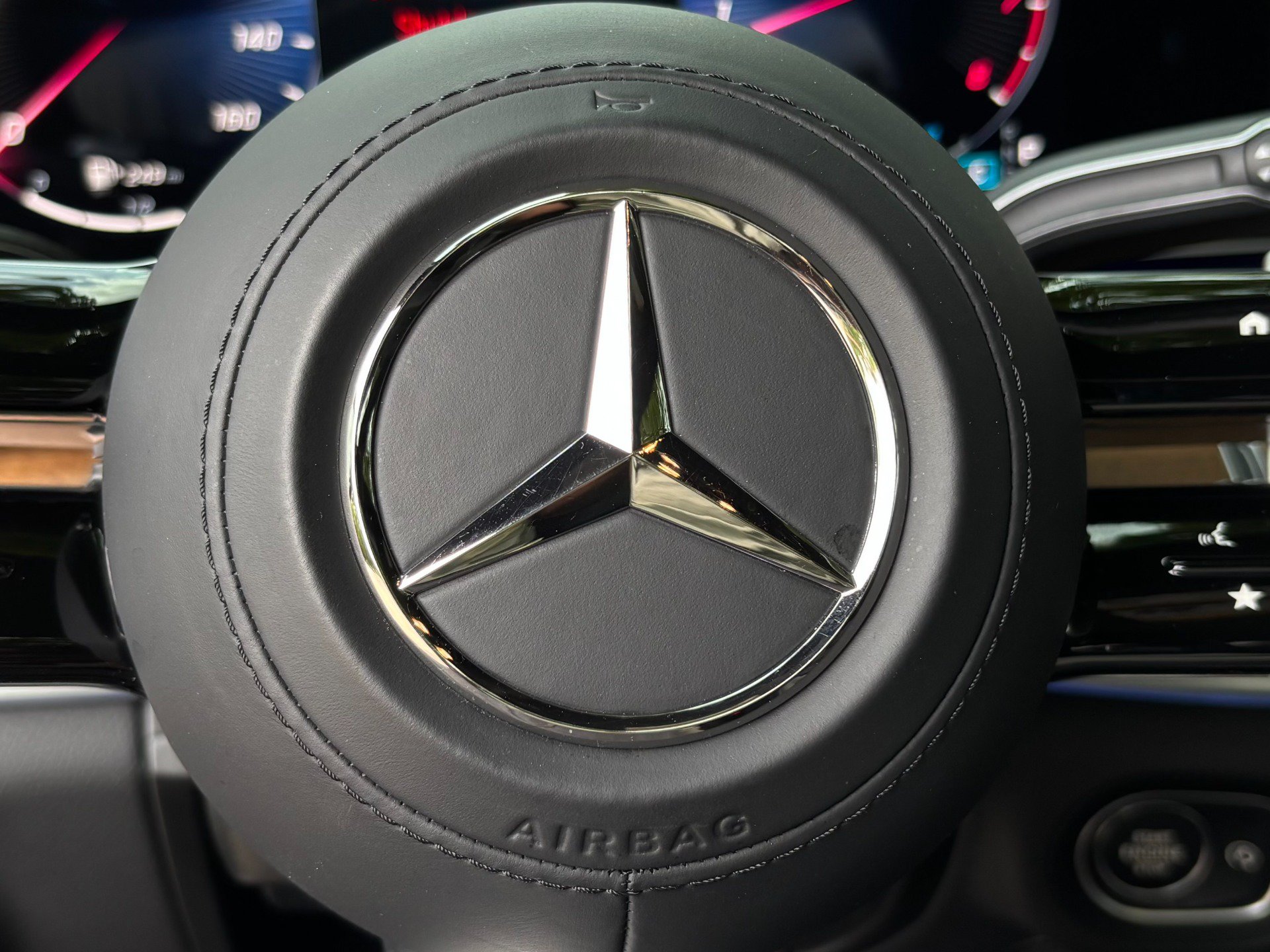 Used 2025 Mercedes-Benz GLS 450 4MATIC w/ AMG Line Exterior image 35