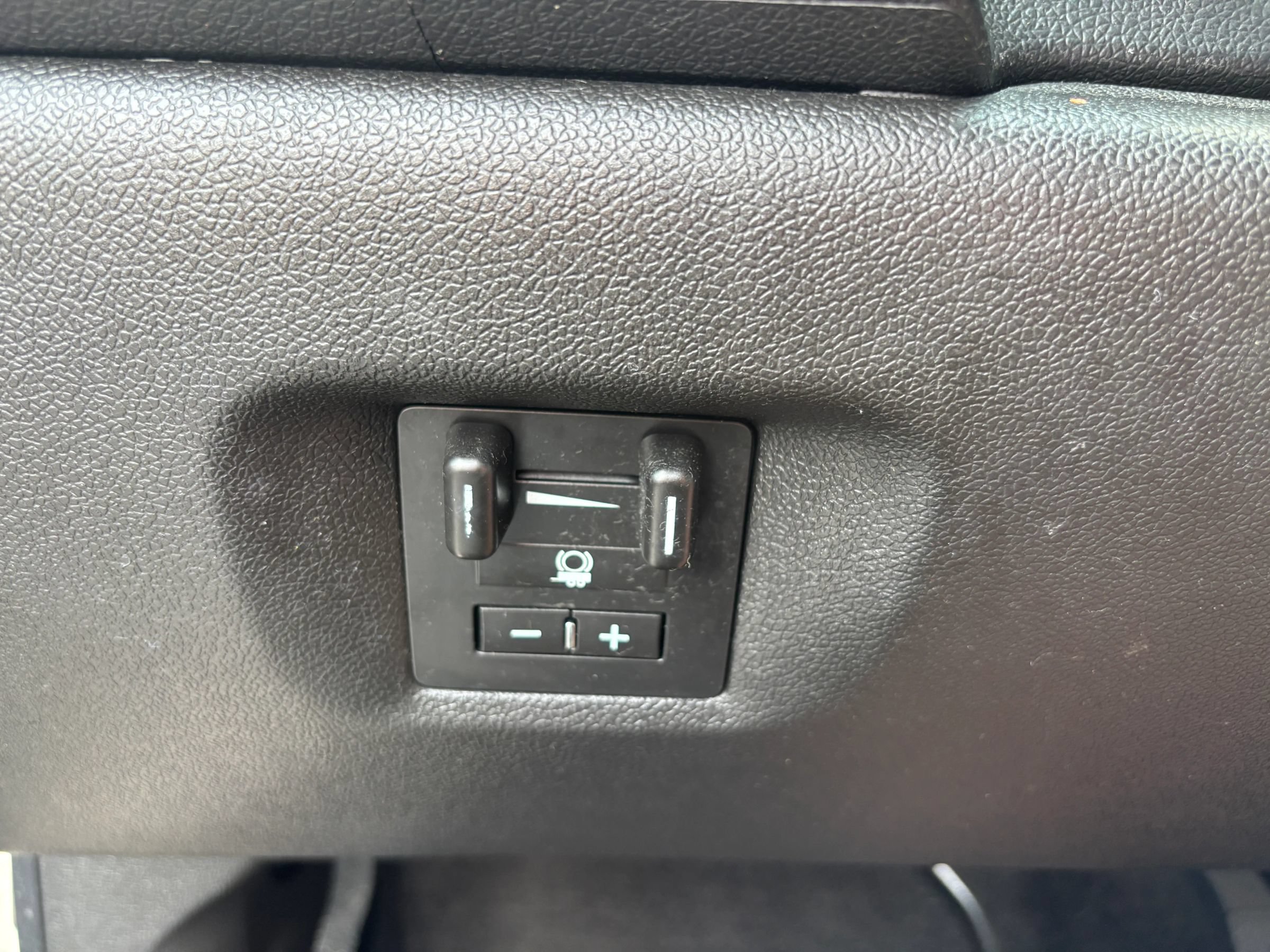 Used 2014 Chevrolet Tahoe LT w/ Luxury Package AWD/4WD image 19