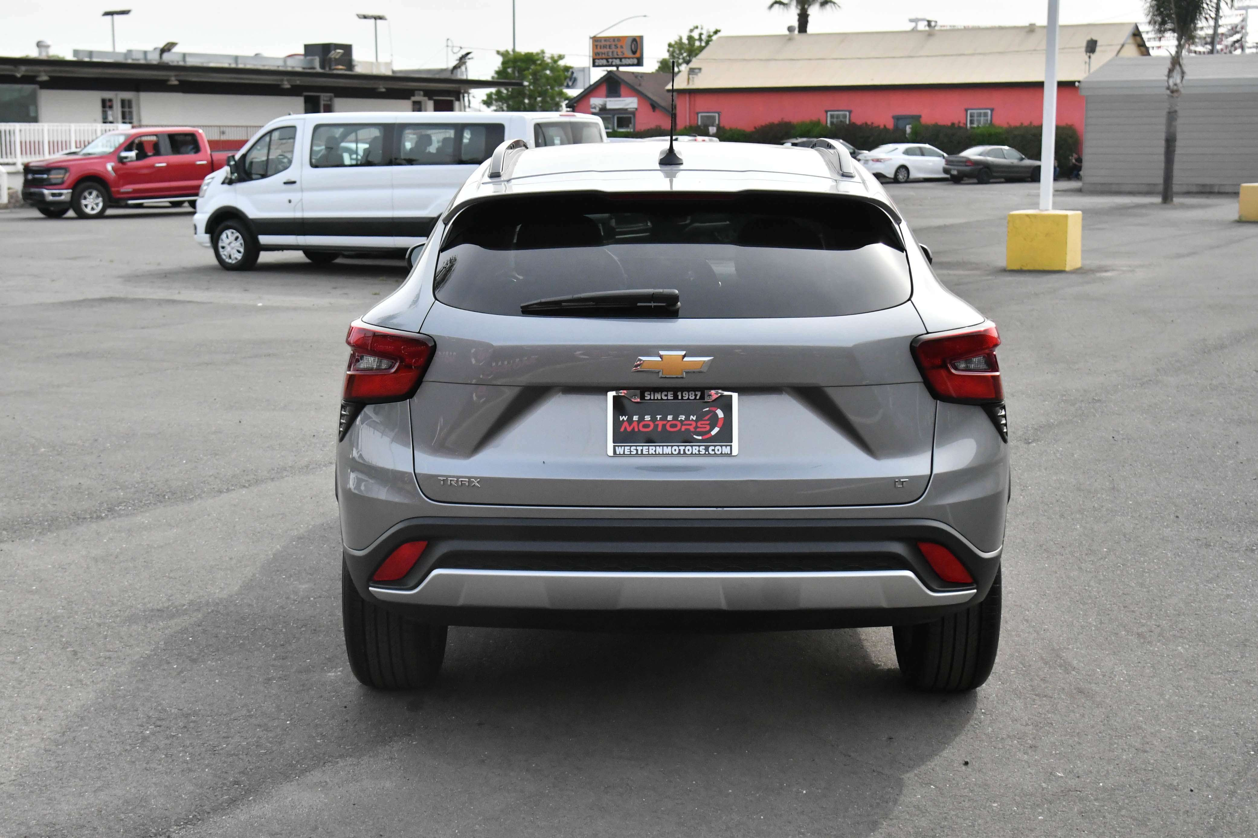 Used 2025 Chevrolet Trax LT w/ LT Convenience Package FWD image 7