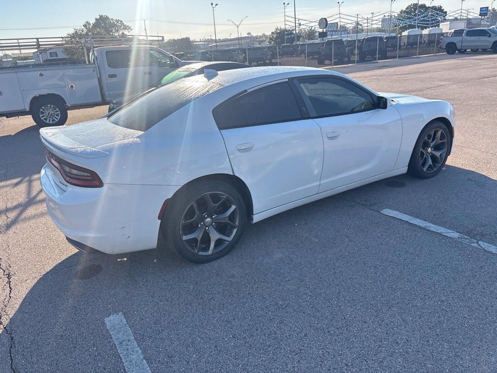 Used 2015 Dodge Charger SXT RWD image 11