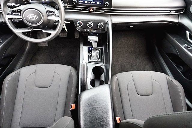 Used 2024 Hyundai Elantra SE image 18