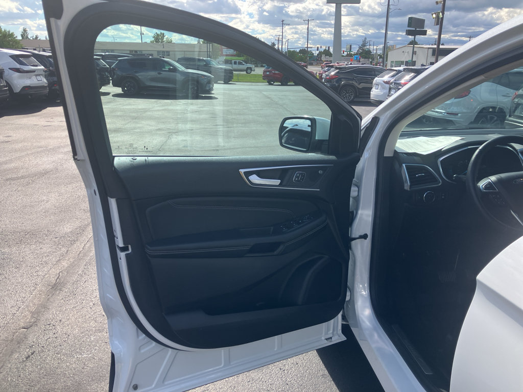 Used 2021 Ford Edge Titanium AWD/4WD image 11