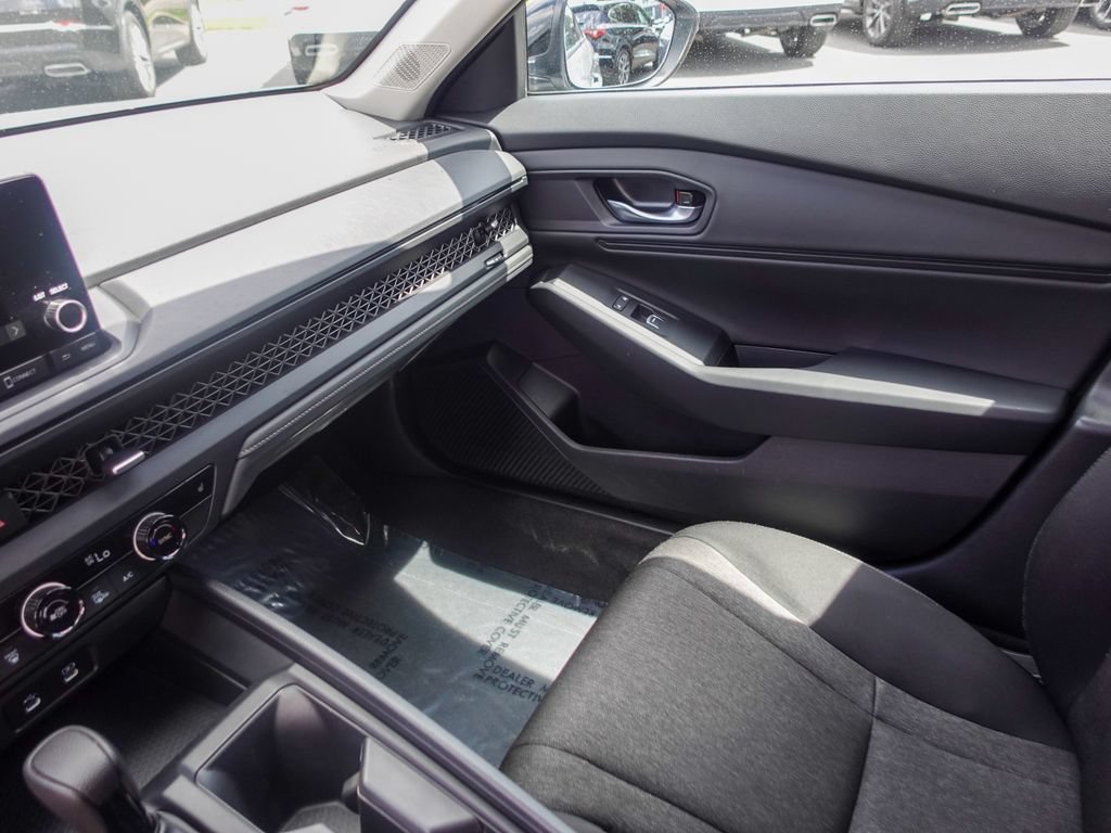 Used 2025 Honda Accord SE image 19