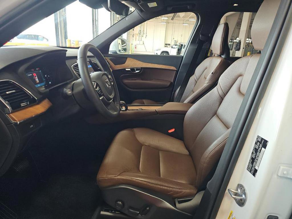Used 2023 Volvo XC90 B6 Plus w/ Protection Package AWD/4WD image 3