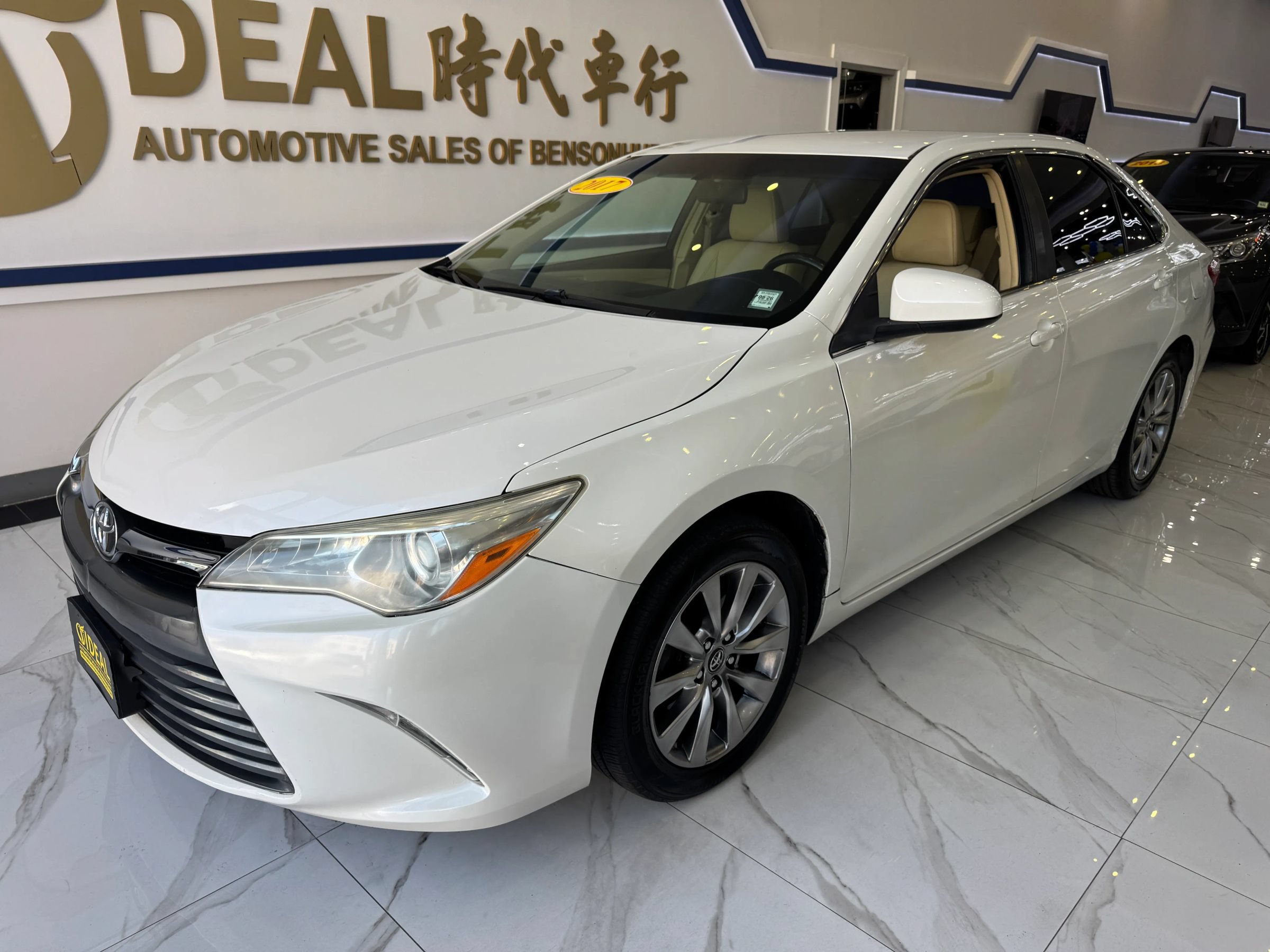 Used 2017 Toyota Camry XLE FWD image 4