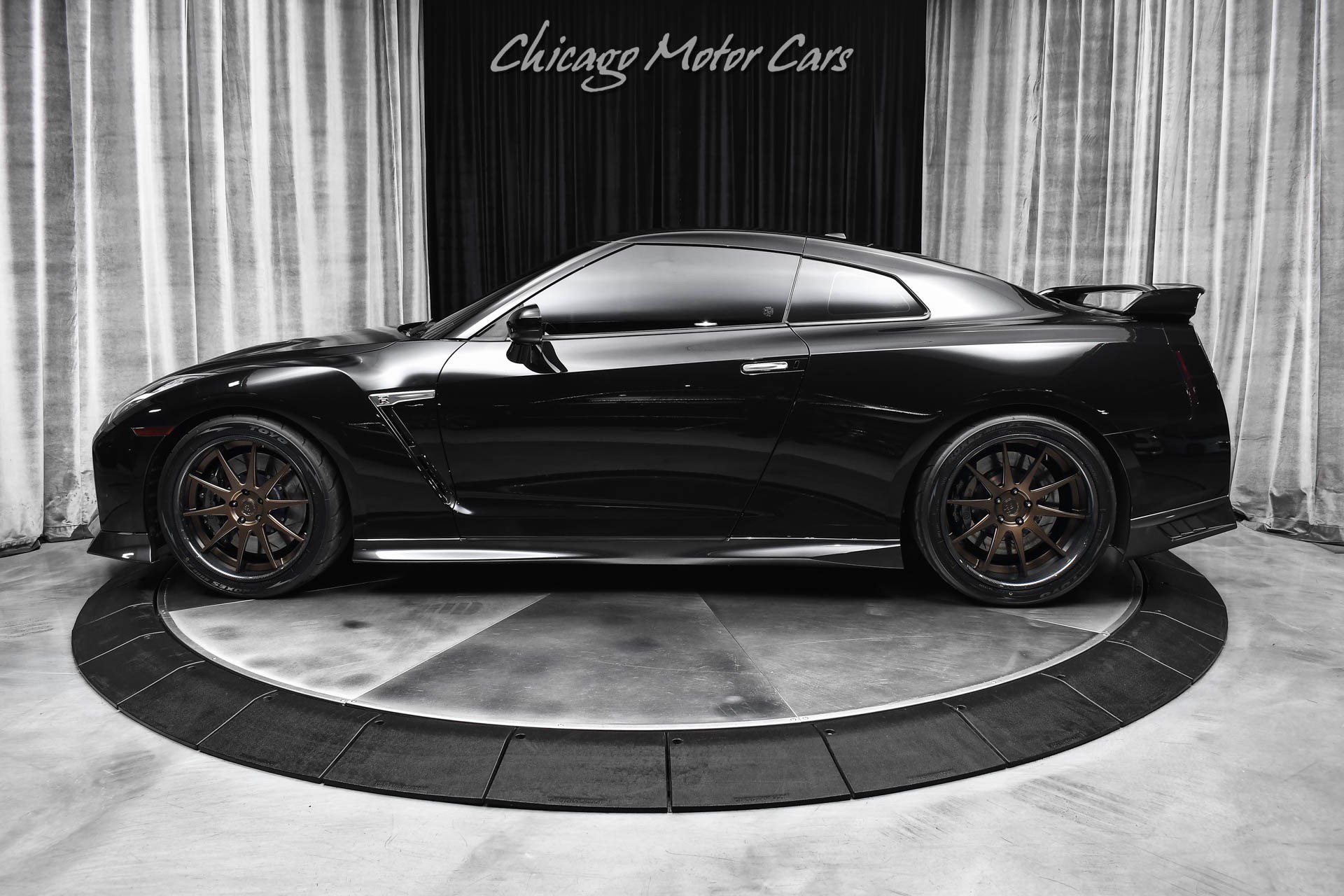 Used 2017 Nissan GT-R Premium w/ Premium Interior Package AWD/4WD image 29