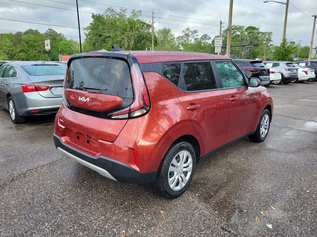 Used 2024 Kia Soul LX FWD image 2