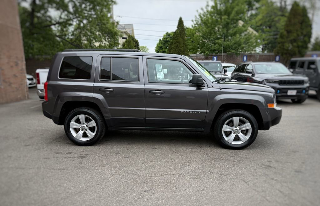 Used 2016 Jeep Patriot Latitude AWD/4WD image 4