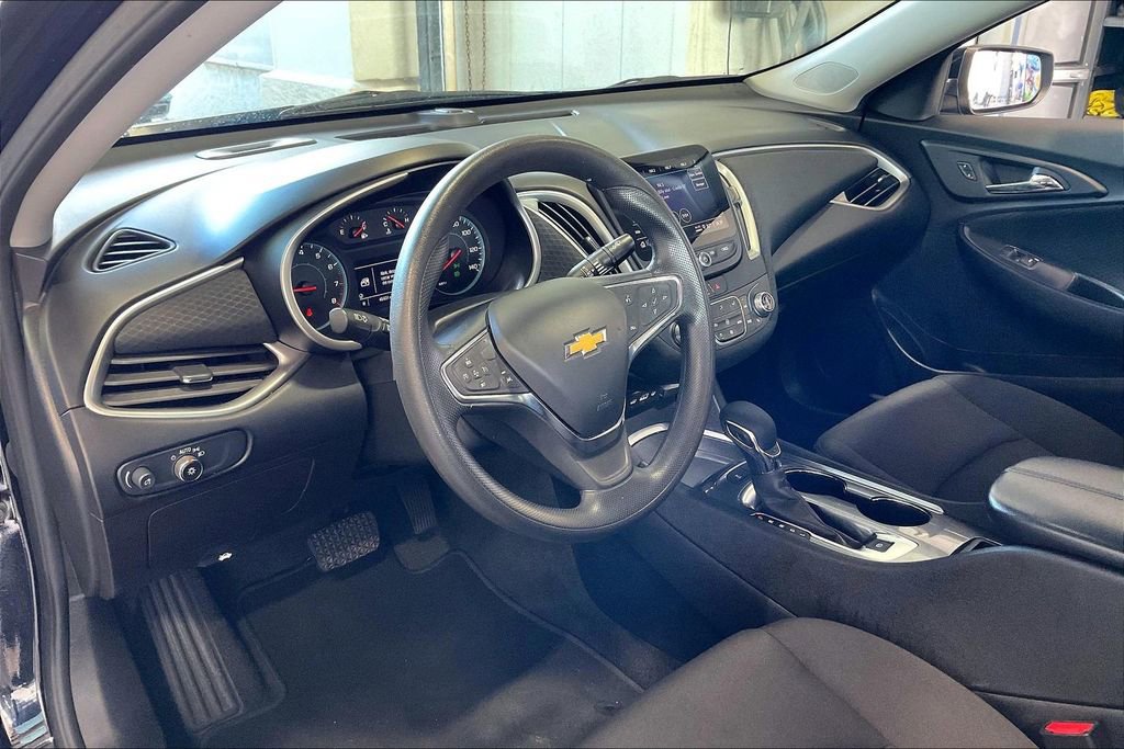 Used 2025 Chevrolet Malibu LT FWD image 4