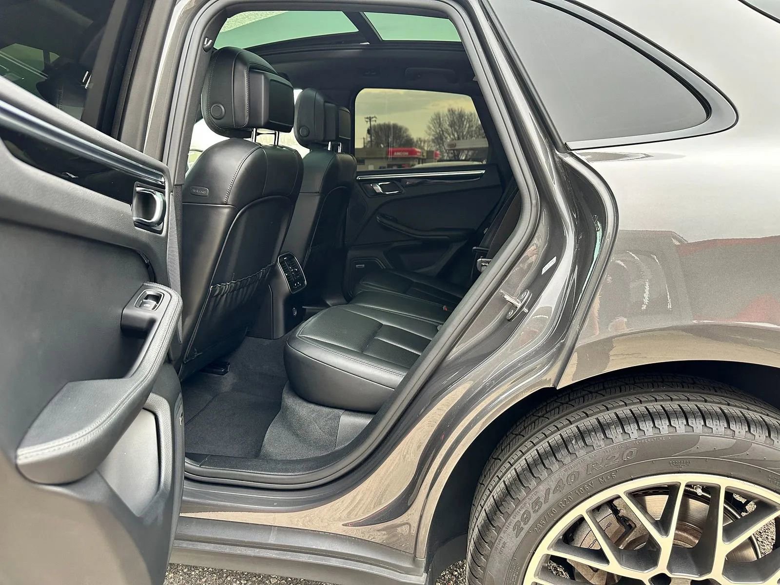 Used 2018 Porsche Macan S w/ Premium Package Plus image 14