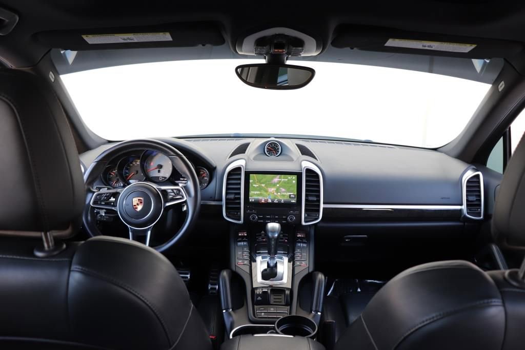 Used 2018 Porsche Cayenne S image 33