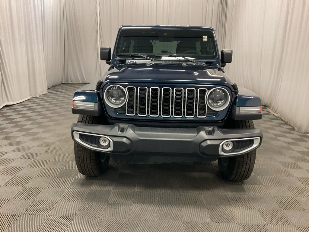 Used 2025 Jeep Wrangler Sahara image 12