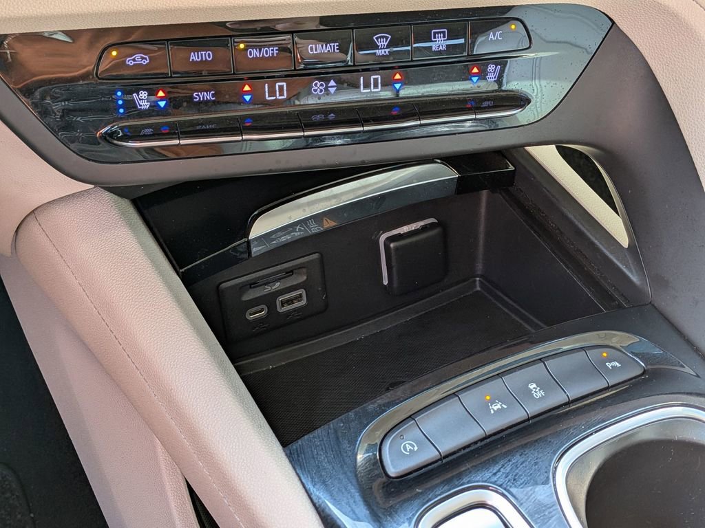 Used 2021 Buick Envision Avenir FWD image 33