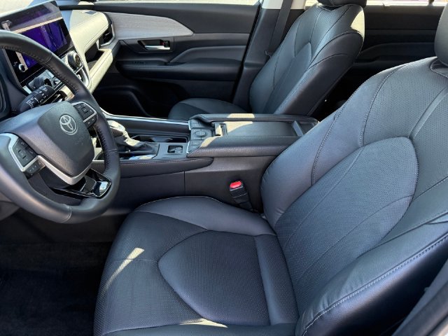 Used 2025 Toyota Grand Highlander FWD image 8