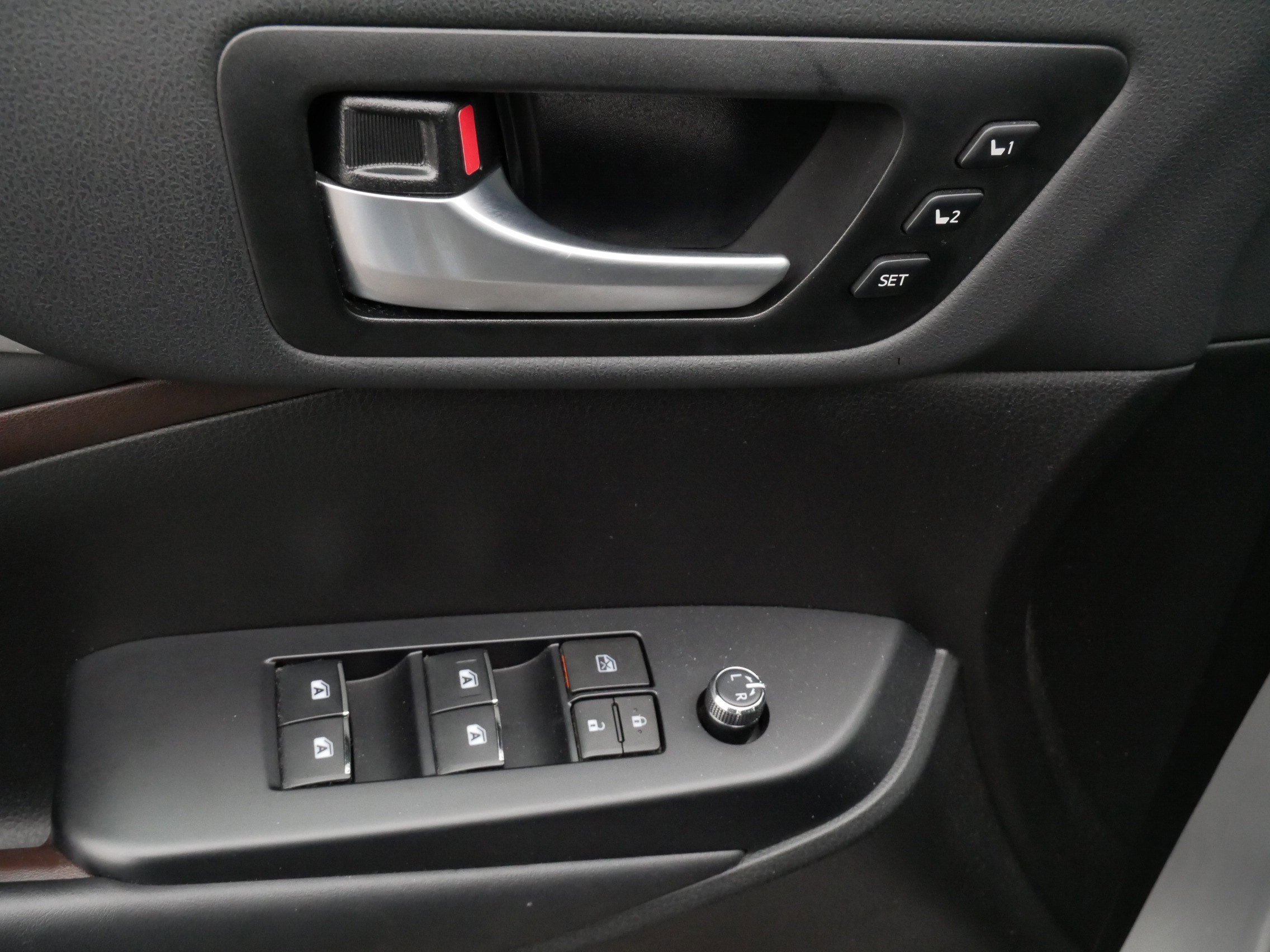 Used 2018 Toyota Highlander Limited image 19