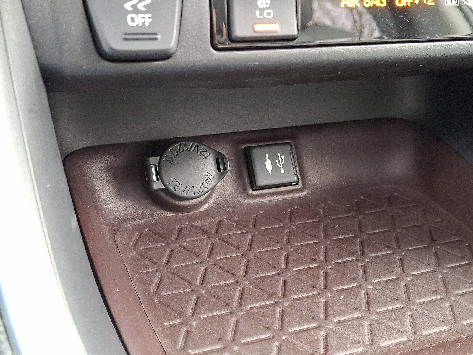 Used 2019 Toyota RAV4 Limited w/ Carpet Mat Package image 26