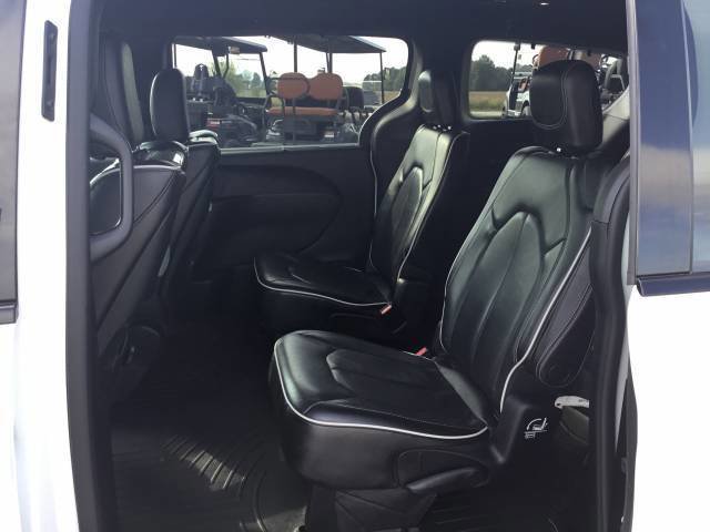 Used 2018 Chrysler Pacifica Limited w/ Advanced Safetytec Group image 13