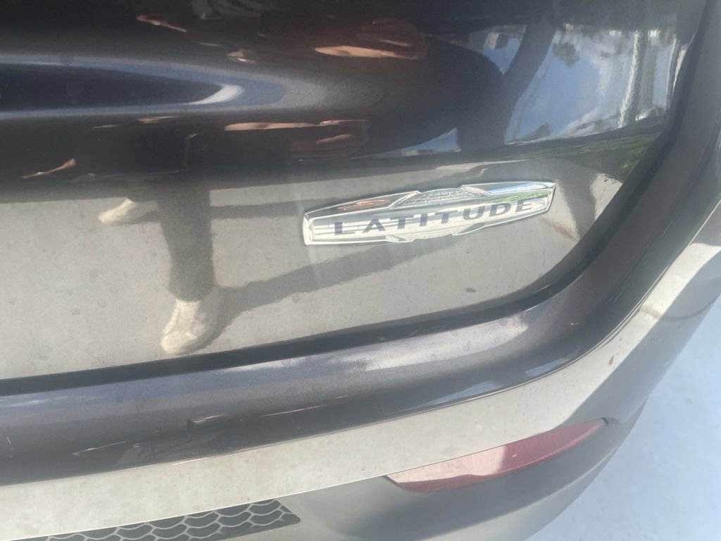 Used 2022 Jeep Compass Latitude image 10