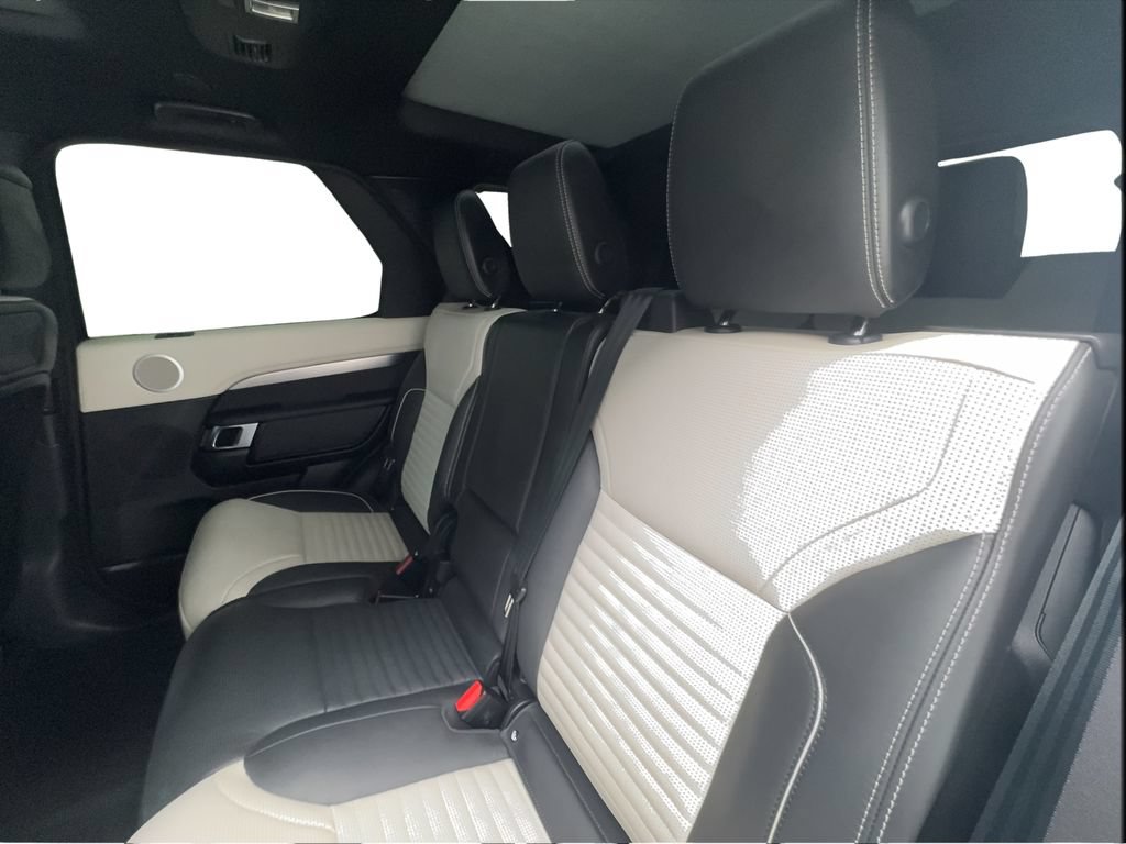 Used 2024 Land Rover Discovery Dynamic SE AWD/4WD image 24