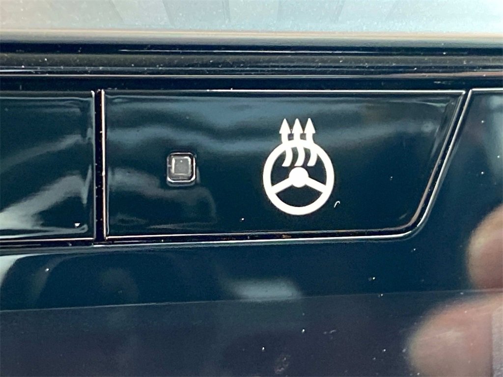 Used 2023 Nissan Pathfinder SL w/ Black Appearance Package image 33