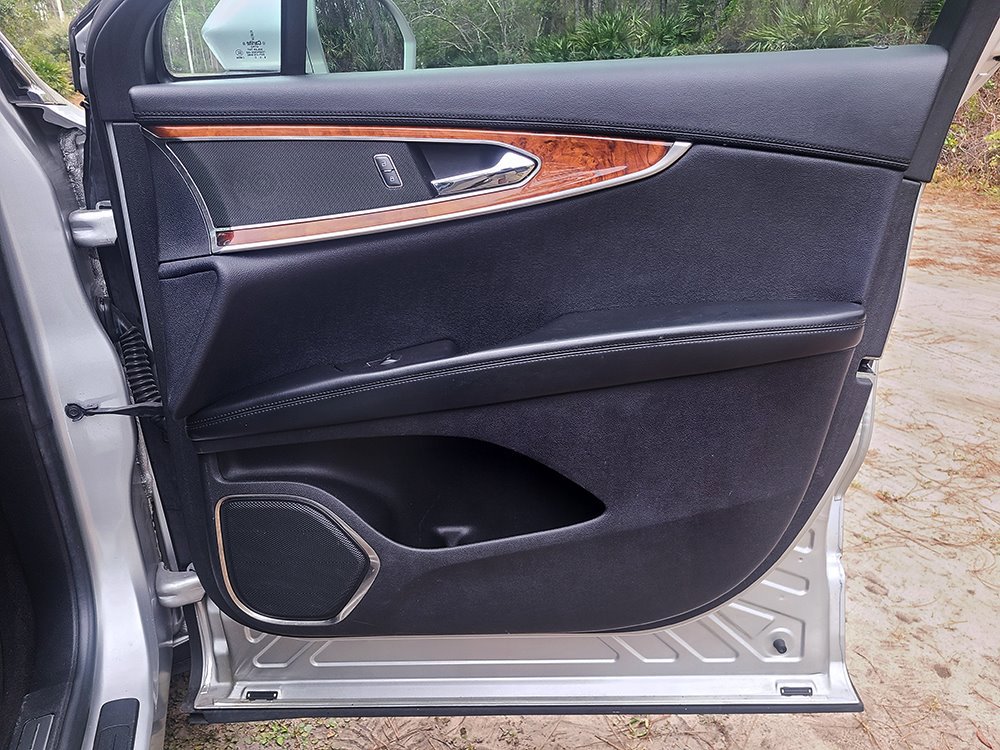 Used 2017 Lincoln MKX Reserve image 27