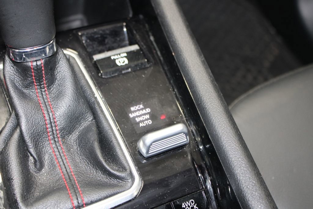 Used 2025 Jeep Compass Trailhawk image 29