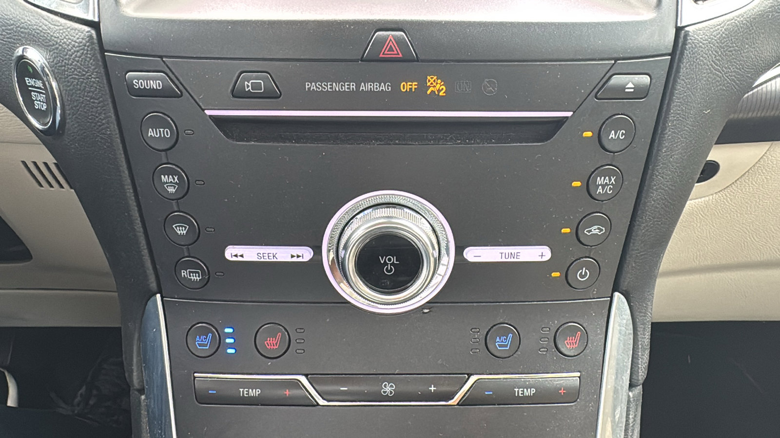Used 2019 Ford Edge Titanium w/ Equipment Group 301A FWD image 19