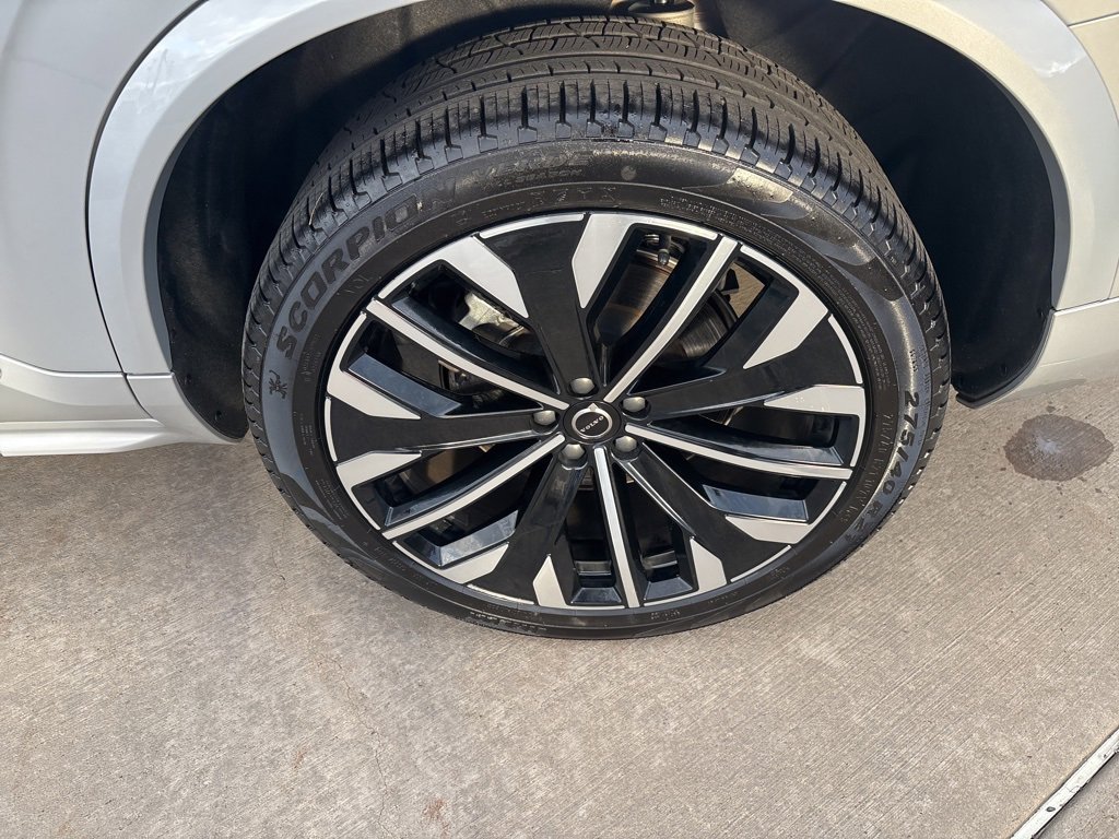 Certified 2025 Volvo XC90 B6 Plus image 16
