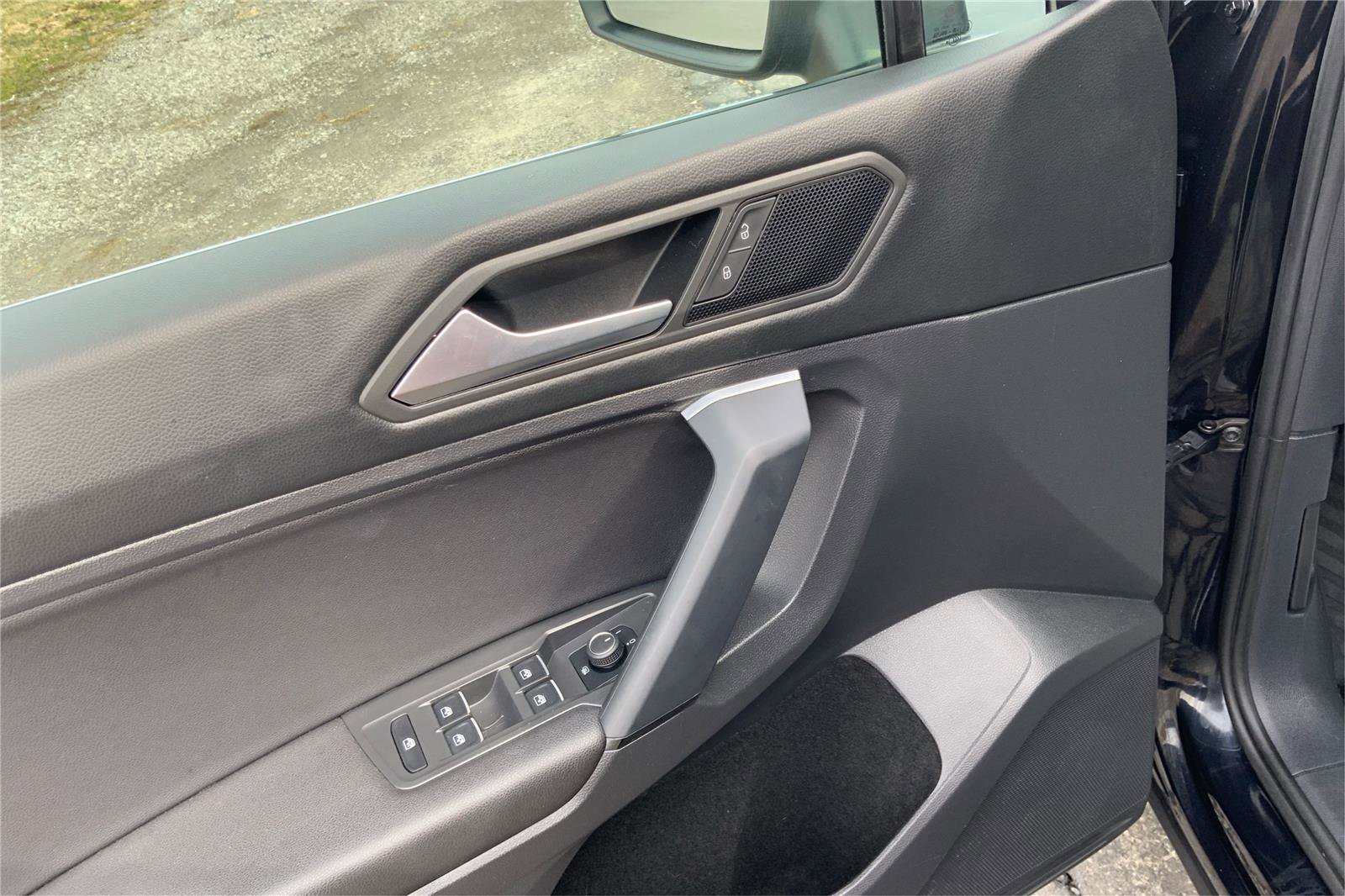 Used 2019 Volkswagen Tiguan SE w/ Panoramic Sunroof Package image 21