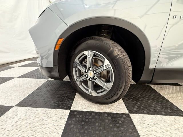 Used 2025 Chevrolet Blazer LT image 11