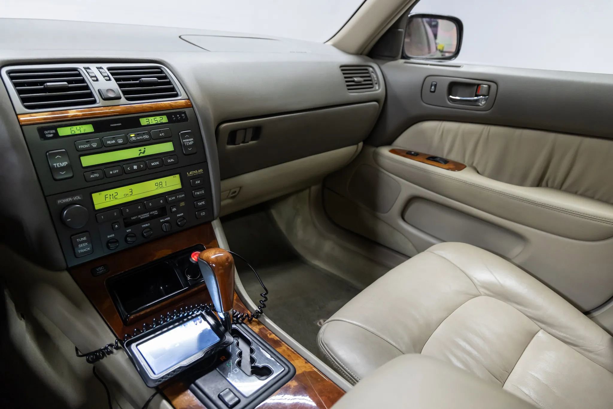 Used 1999 Lexus LS 400 image 27
