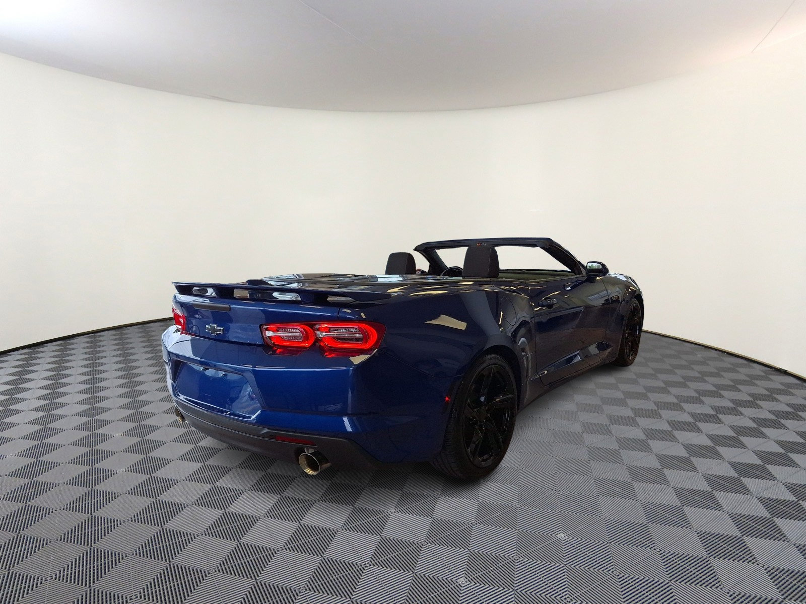 Used 2024 Chevrolet Camaro LT RWD image 6