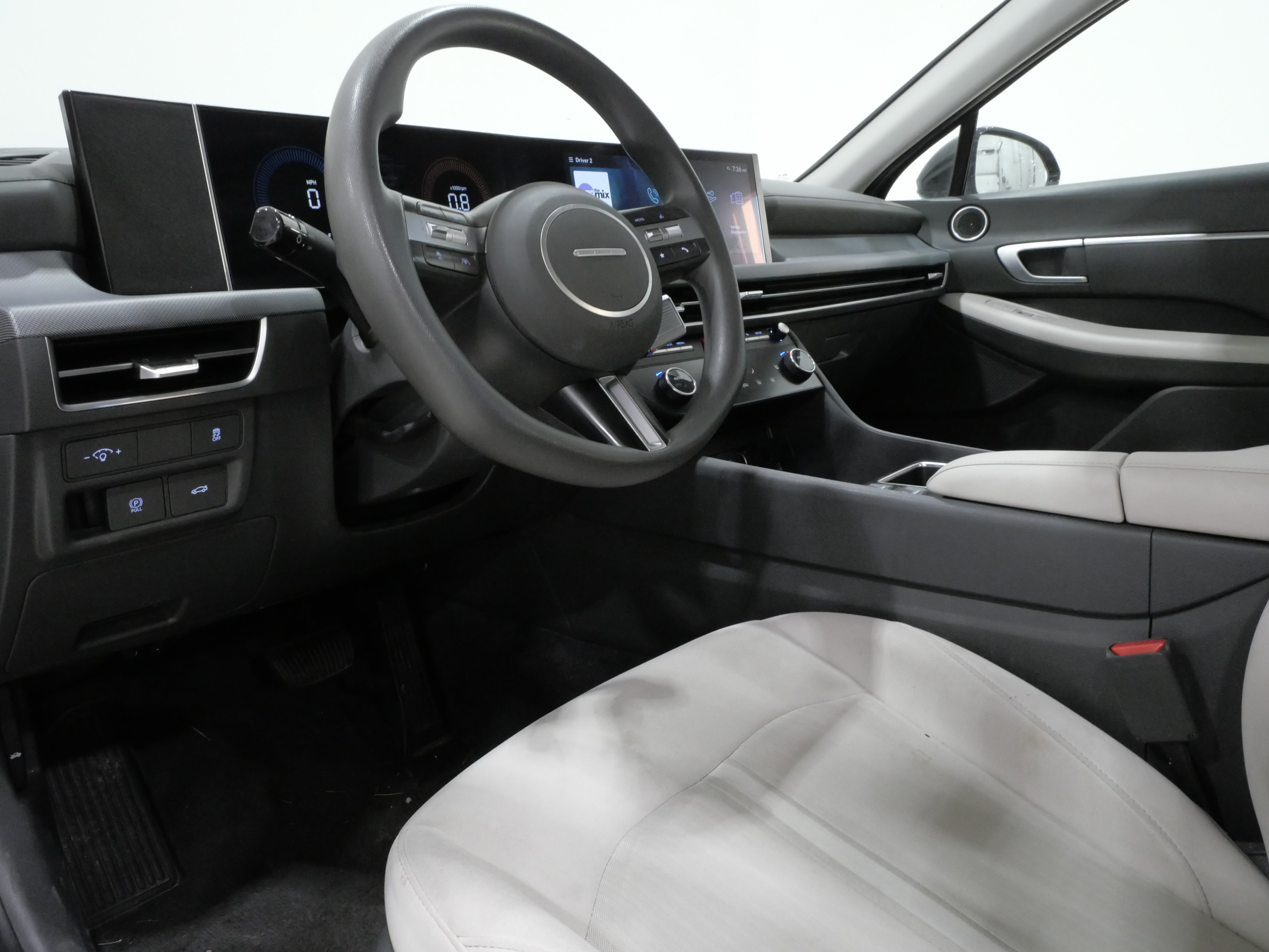Used 2025 Hyundai Sonata SEL FWD image 11
